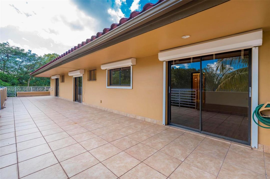 For Sale: $2,900,000 (4 beds, 5 baths, 3875 Square Feet)