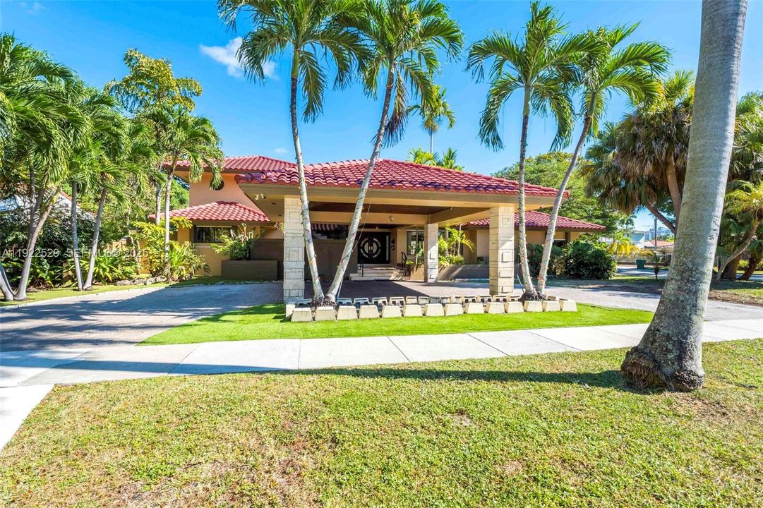 Main entrance with driveway