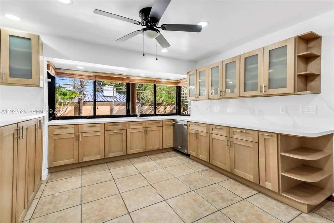 For Sale: $2,900,000 (4 beds, 5 baths, 3875 Square Feet)