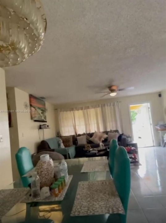 En Venta: $570,000 (4 camas, 2 baños, 1528 Pies cuadrados)