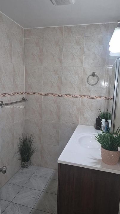 En Venta: $570,000 (4 camas, 2 baños, 1528 Pies cuadrados)