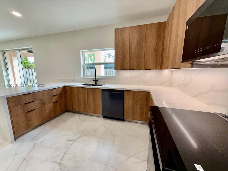 For Sale: $865,000 (4 beds, 2 baths, 2885 Square Feet)