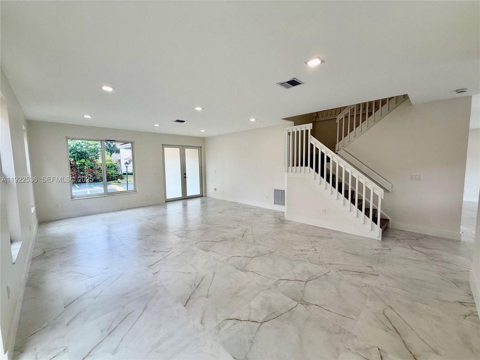 For Sale: $865,000 (4 beds, 2 baths, 2885 Square Feet)