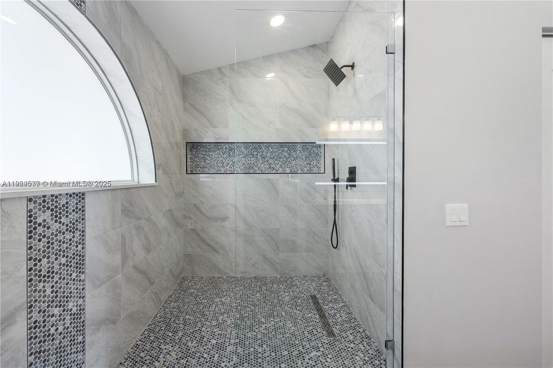 For Rent: $4,650 (3 beds, 2 baths, 1764 Square Feet)