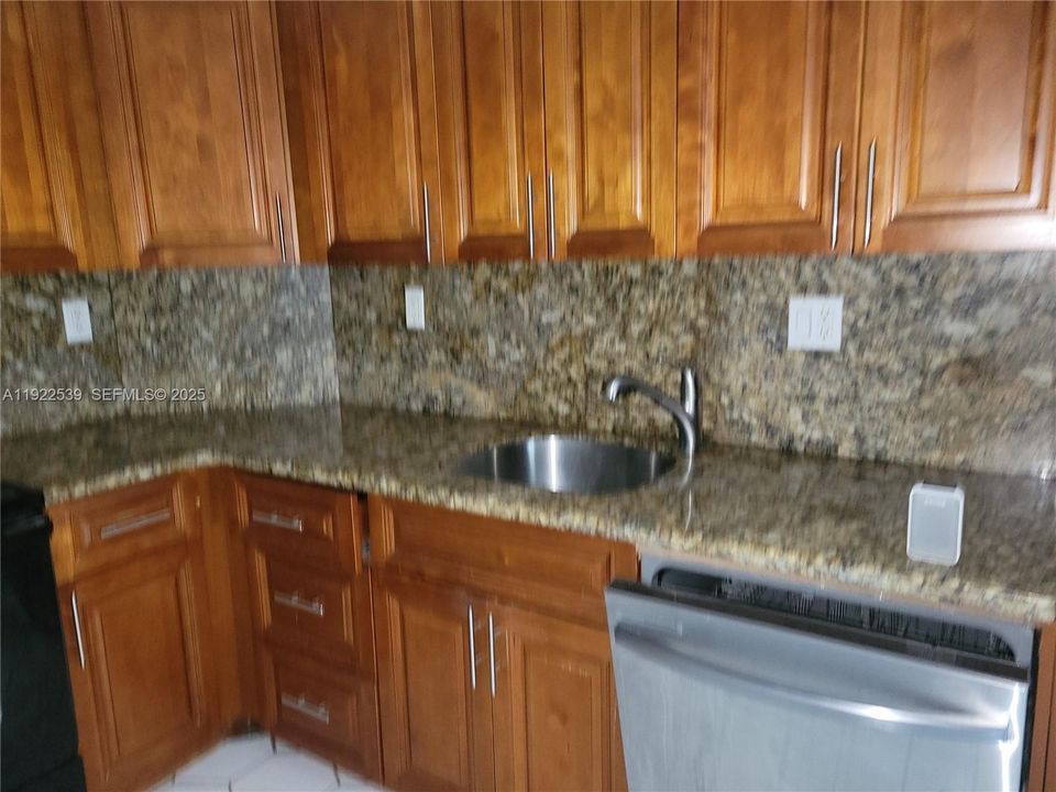 En Venta: $229,000 (1 camas, 1 baños, 762 Pies cuadrados)