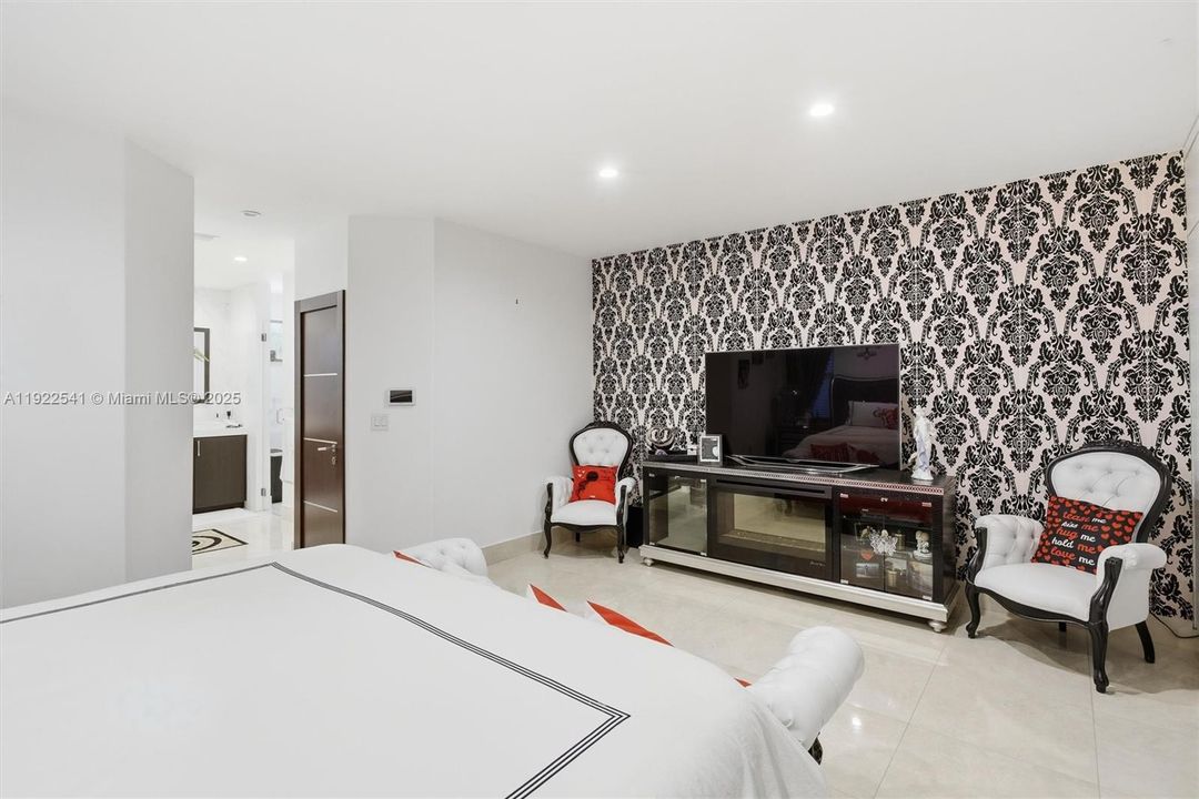 For Sale: $1,699,900 (4 beds, 2 baths, 2482 Square Feet)