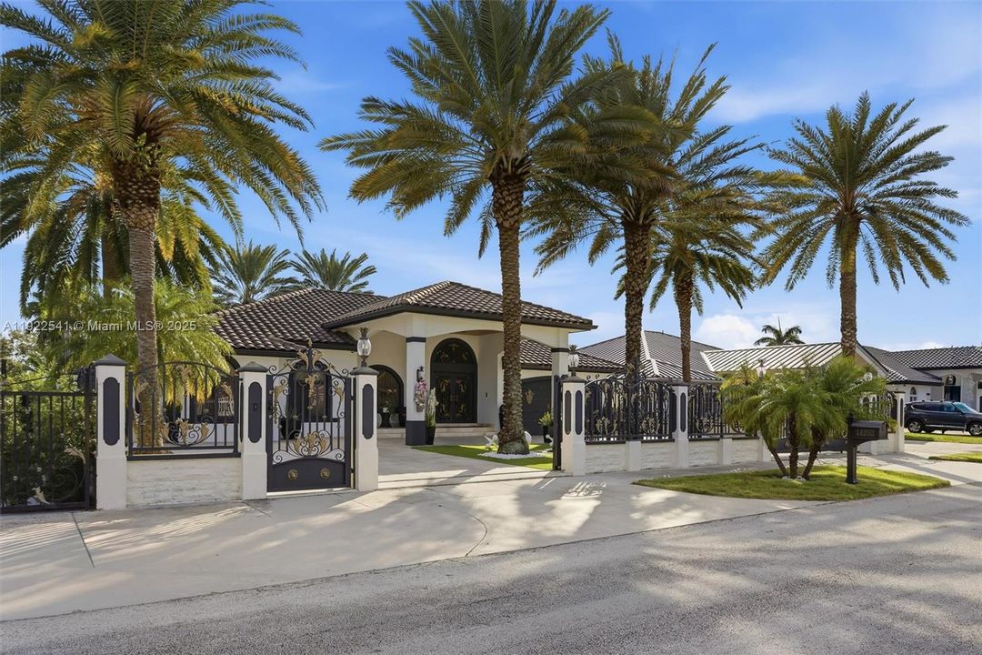 For Sale: $1,699,900 (4 beds, 2 baths, 2482 Square Feet)