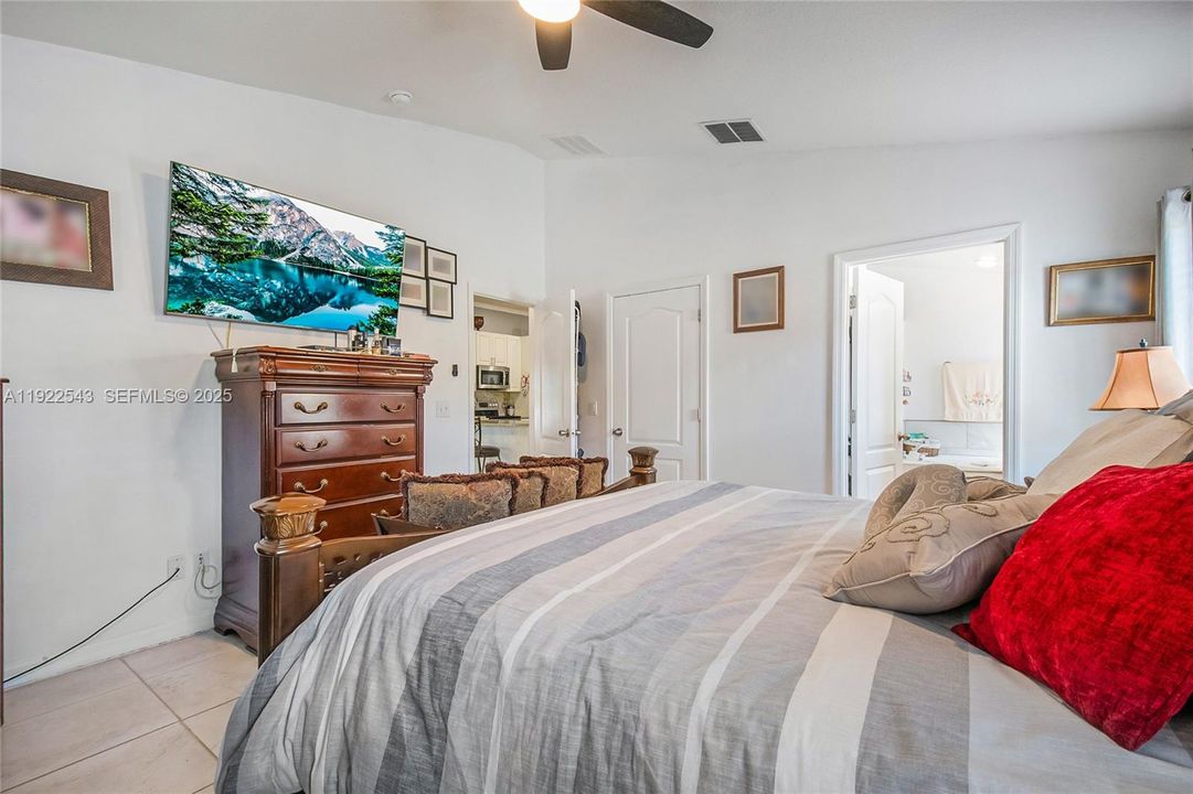 En Venta: $380,000 (3 camas, 2 baños, 1832 Pies cuadrados)