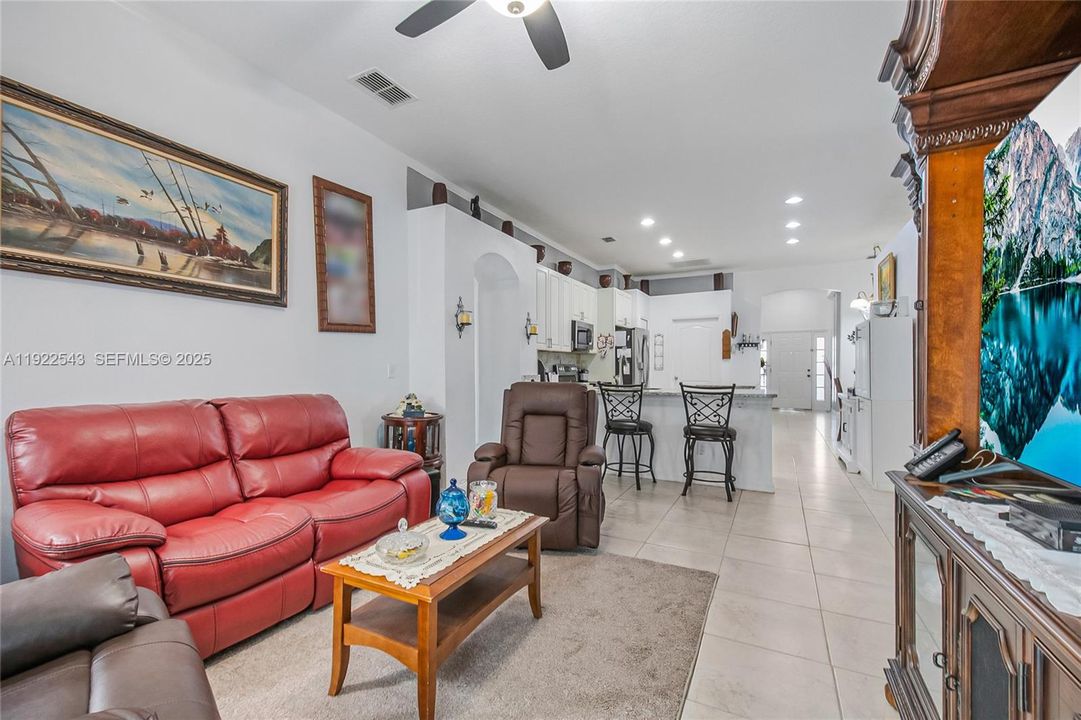 En Venta: $380,000 (3 camas, 2 baños, 1832 Pies cuadrados)