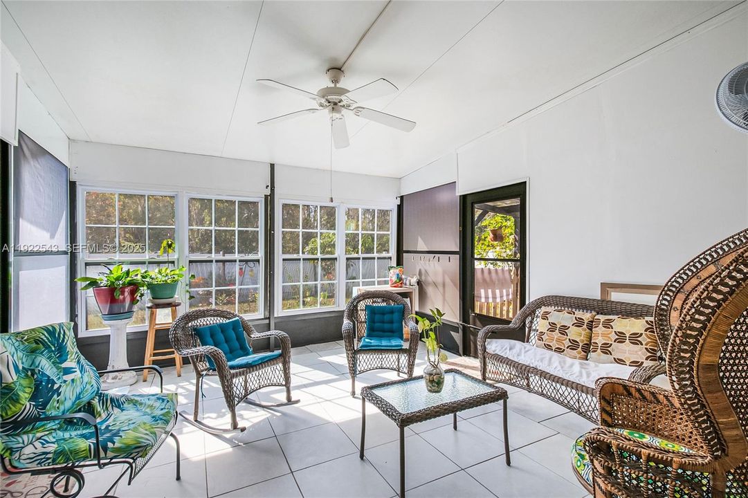 En Venta: $380,000 (3 camas, 2 baños, 1832 Pies cuadrados)