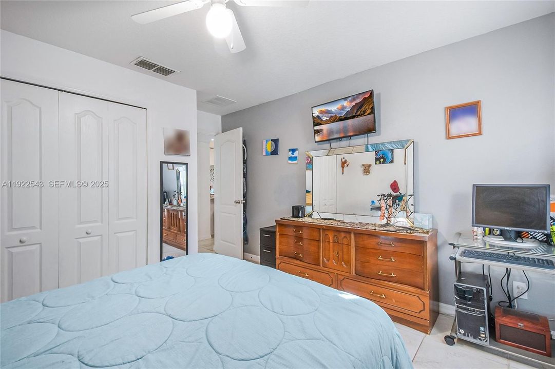 En Venta: $380,000 (3 camas, 2 baños, 1832 Pies cuadrados)