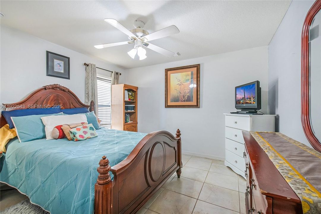 En Venta: $380,000 (3 camas, 2 baños, 1832 Pies cuadrados)