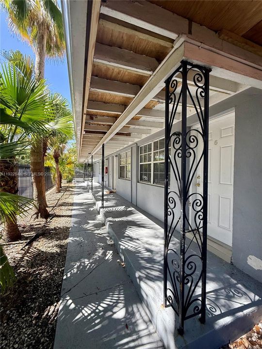 For Rent: $1,400 (0 beds, 1 baths, 450 Square Feet)