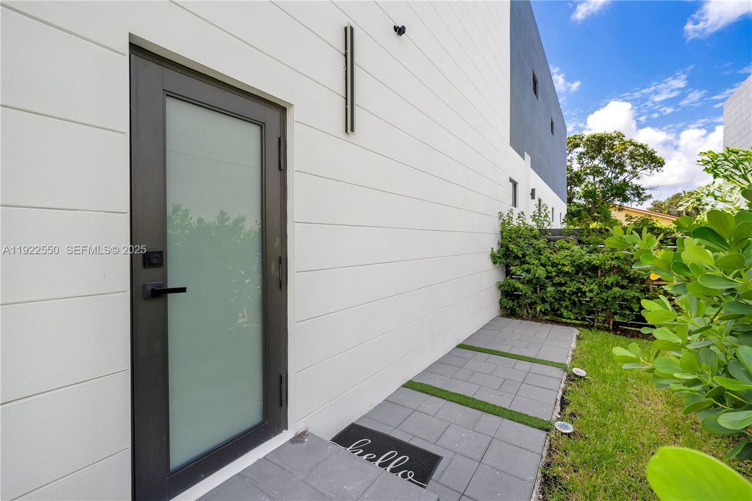 For Sale: $1,450,000 (4 beds, 4 baths, 2594 Square Feet)