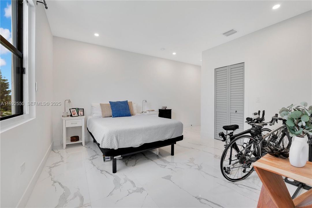 For Sale: $1,450,000 (4 beds, 4 baths, 2594 Square Feet)