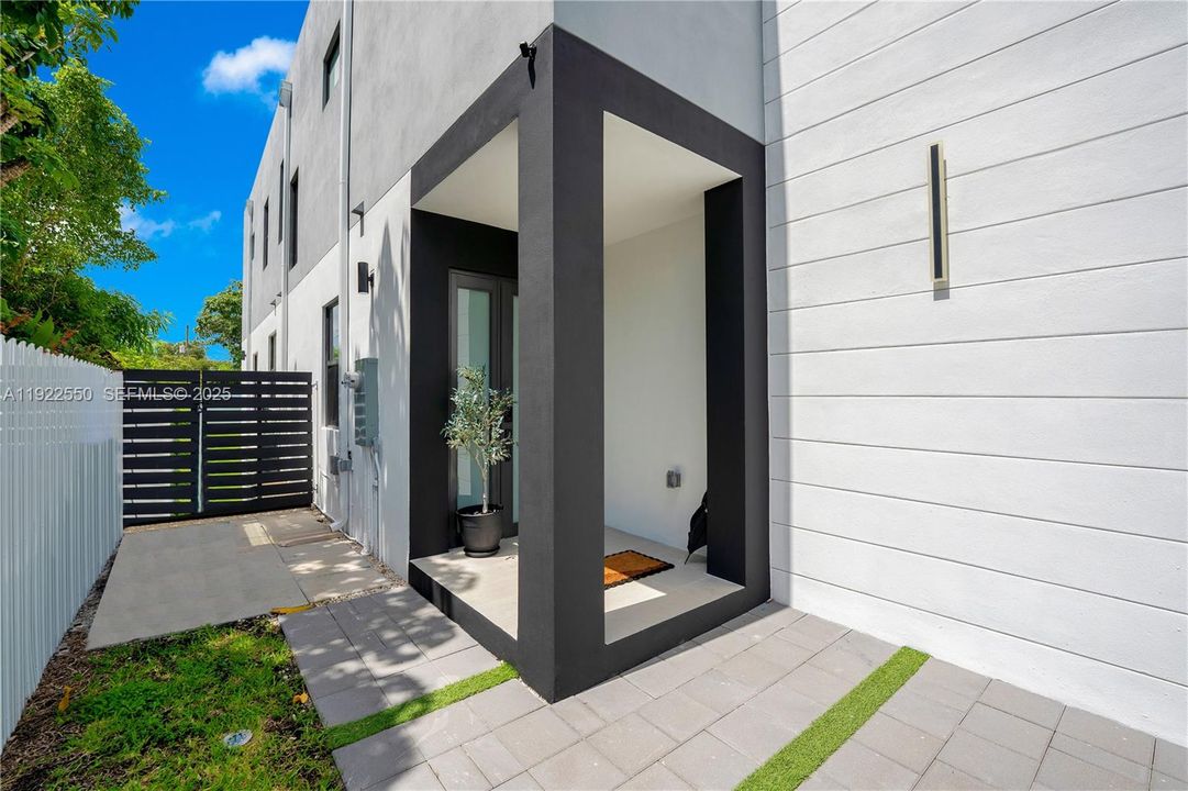 For Sale: $1,450,000 (4 beds, 4 baths, 2594 Square Feet)