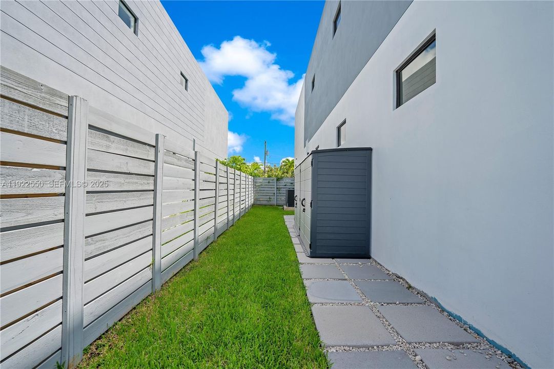 For Sale: $1,450,000 (4 beds, 4 baths, 2594 Square Feet)