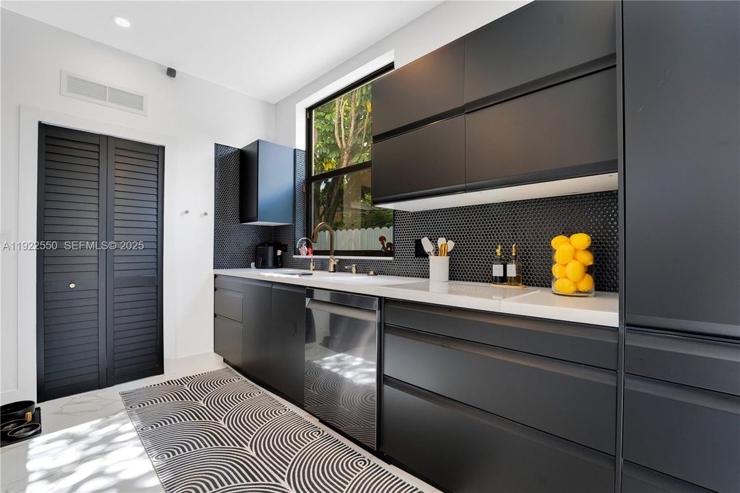 For Sale: $1,450,000 (4 beds, 4 baths, 2594 Square Feet)