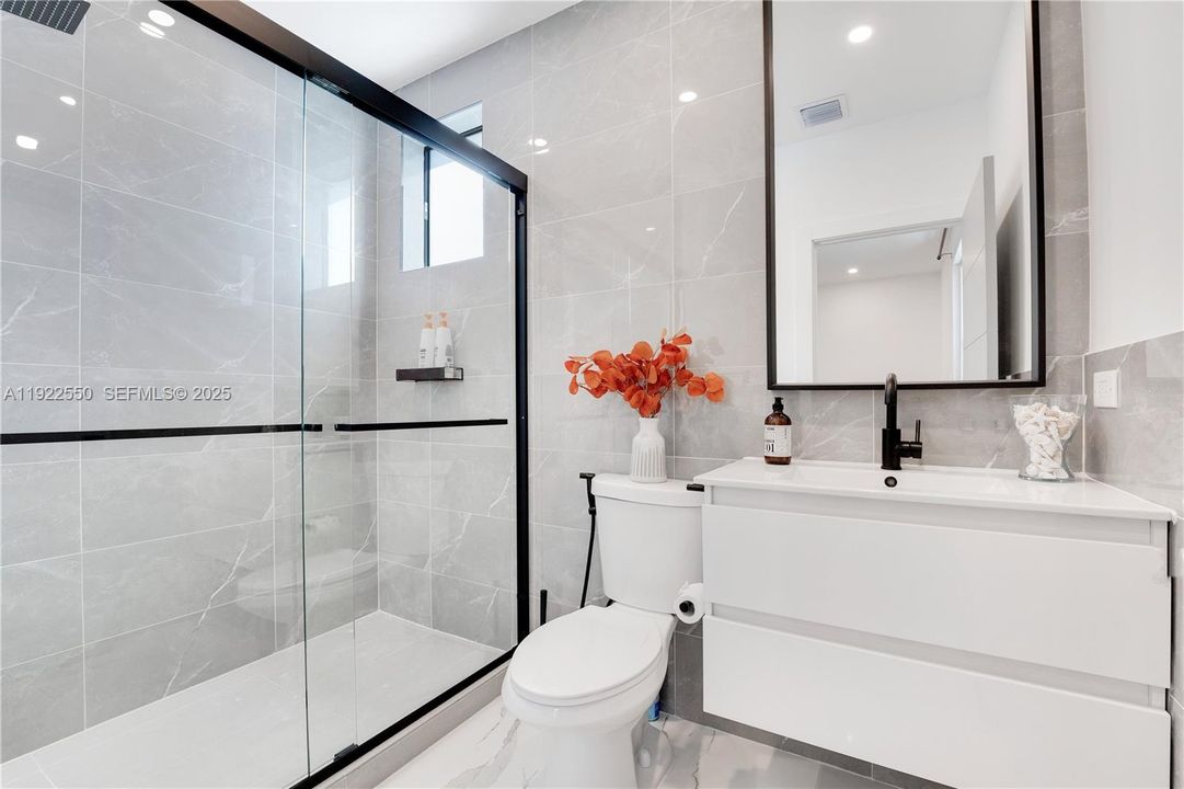 For Sale: $1,450,000 (4 beds, 4 baths, 2594 Square Feet)