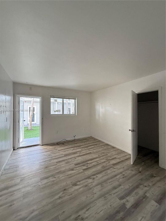 For Rent: $1,350 (0 beds, 1 baths, 450 Square Feet)