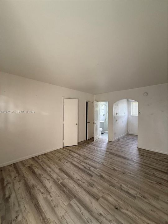 For Rent: $1,350 (0 beds, 1 baths, 450 Square Feet)