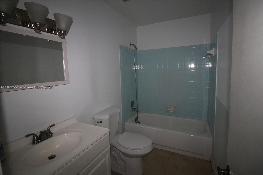 待售: $340,000 (2 贝兹, 2 浴室, 988 平方英尺)