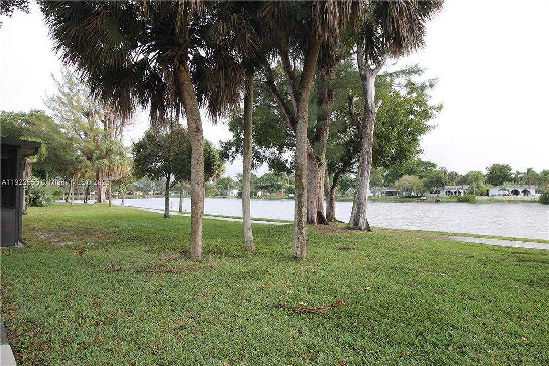 待售: $340,000 (2 贝兹, 2 浴室, 988 平方英尺)