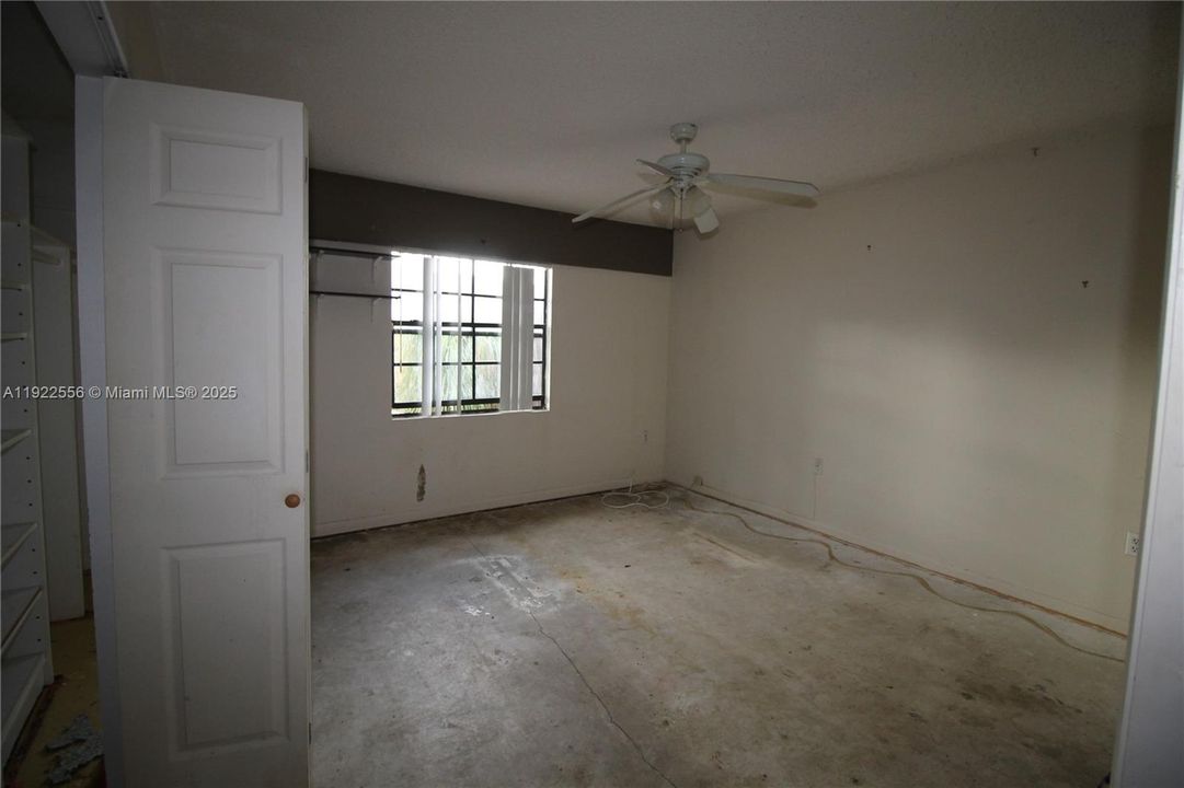 待售: $340,000 (2 贝兹, 2 浴室, 988 平方英尺)