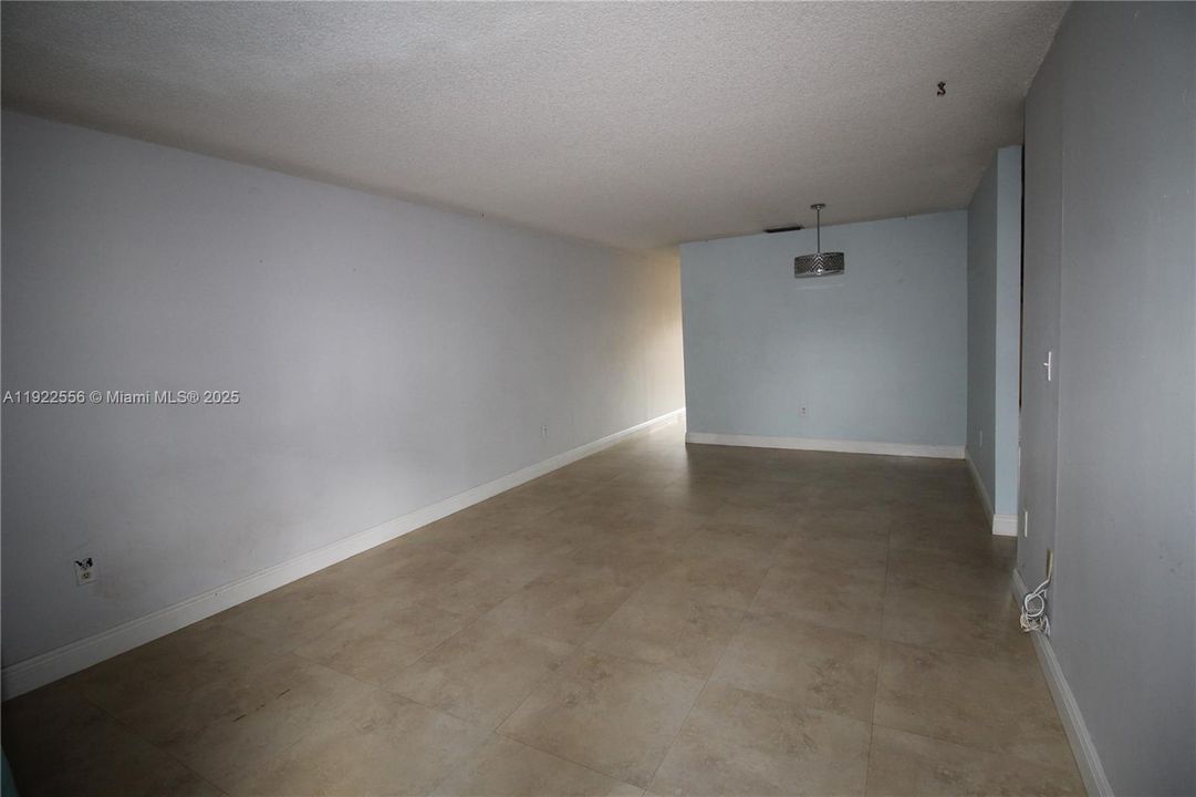 待售: $340,000 (2 贝兹, 2 浴室, 988 平方英尺)