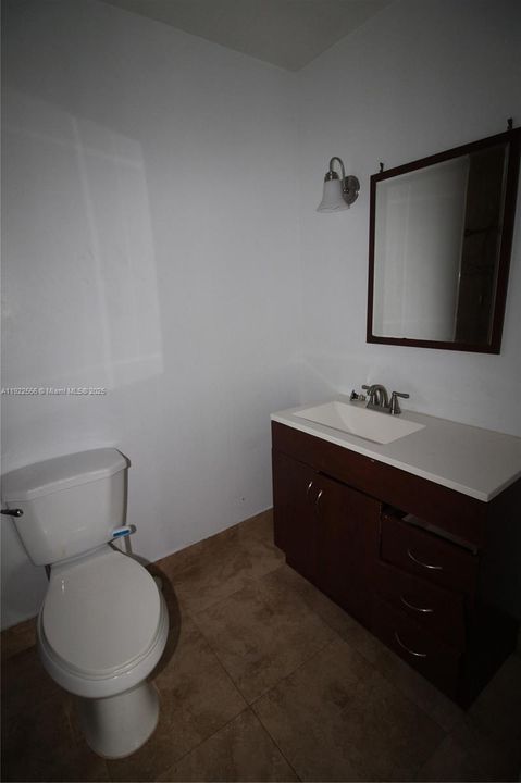 待售: $340,000 (2 贝兹, 2 浴室, 988 平方英尺)