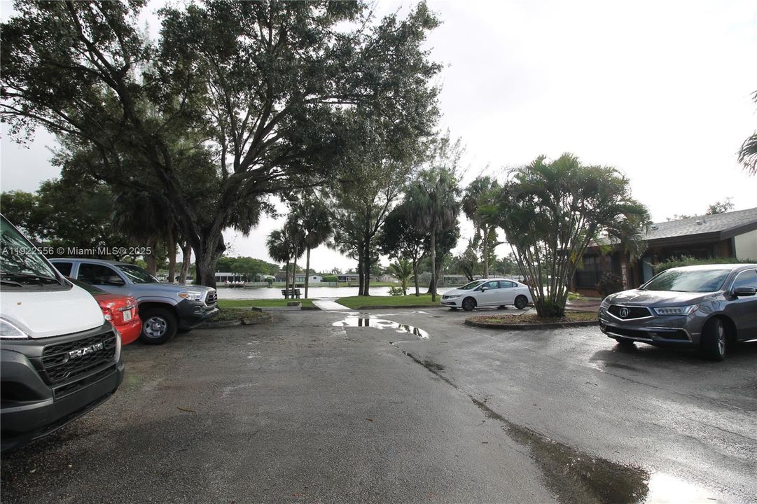 待售: $340,000 (2 贝兹, 2 浴室, 988 平方英尺)