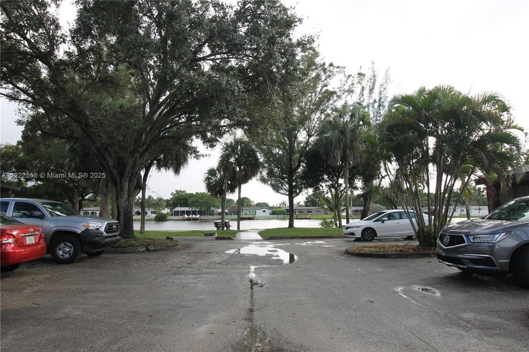 待售: $340,000 (2 贝兹, 2 浴室, 988 平方英尺)