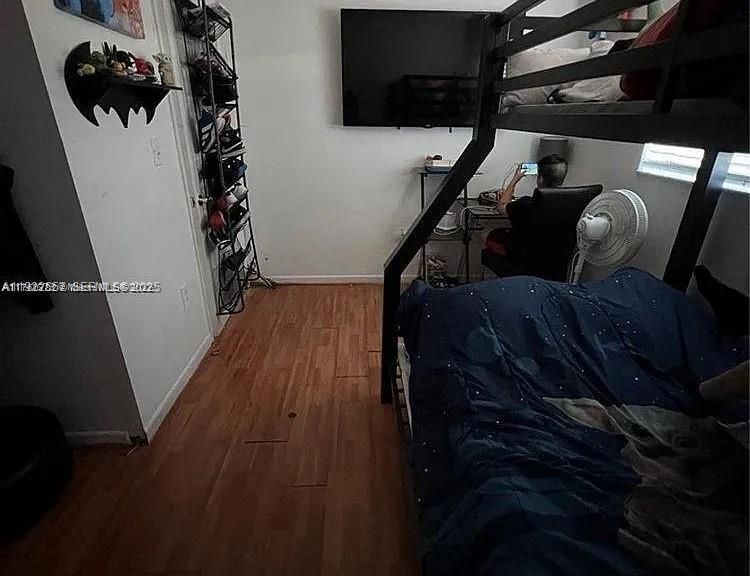 For Sale: $285,000 (3 beds, 2 baths, 1040 Square Feet)