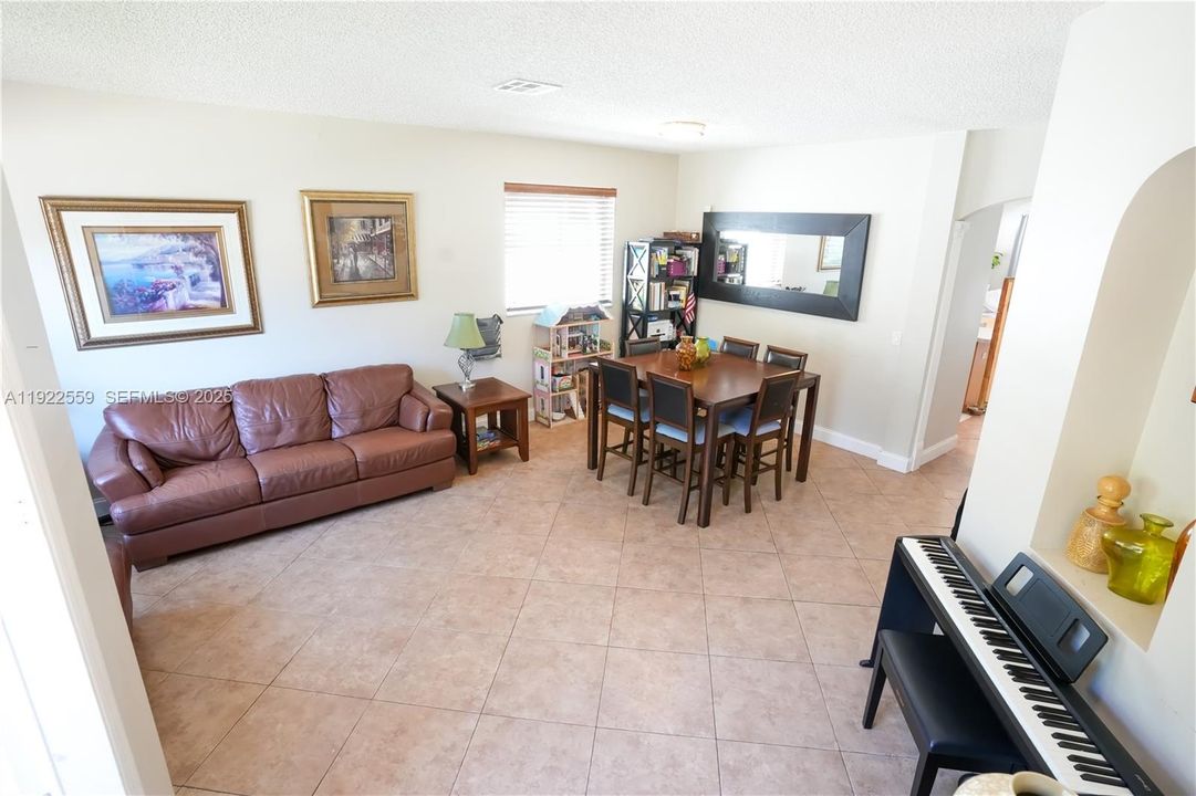 待售: $599,000 (3 贝兹, 2 浴室, 1650 平方英尺)