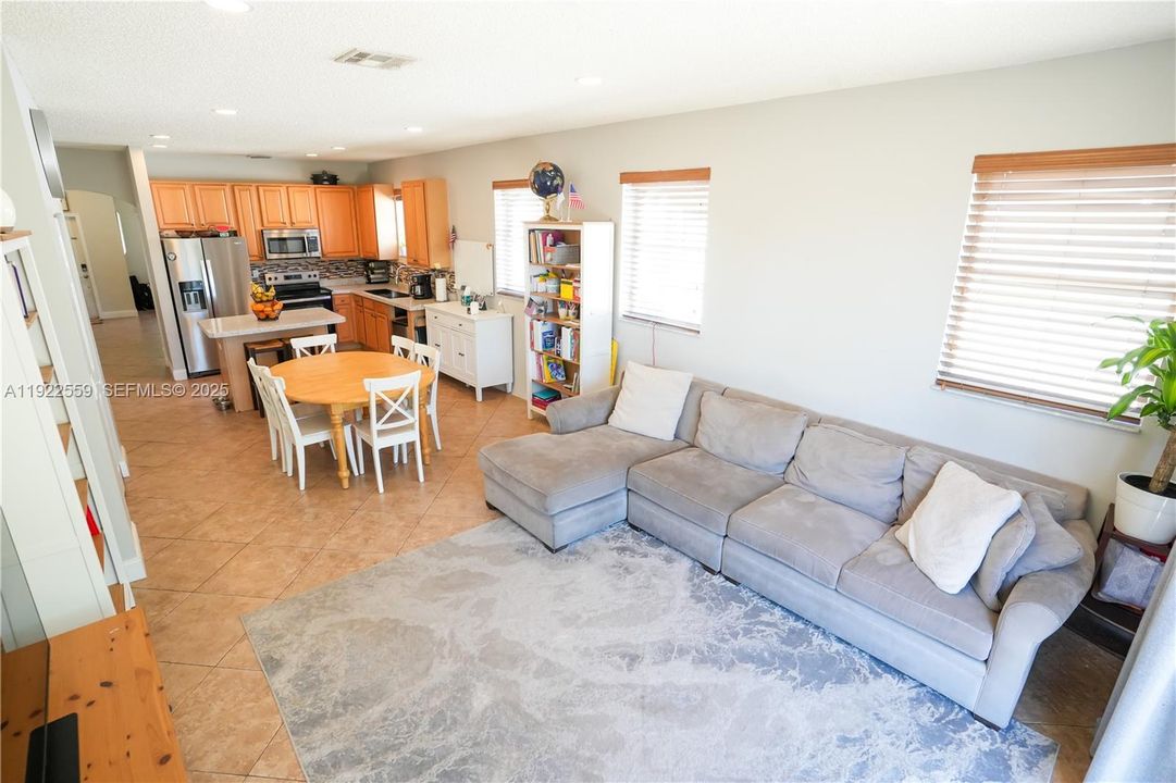 待售: $599,000 (3 贝兹, 2 浴室, 1650 平方英尺)