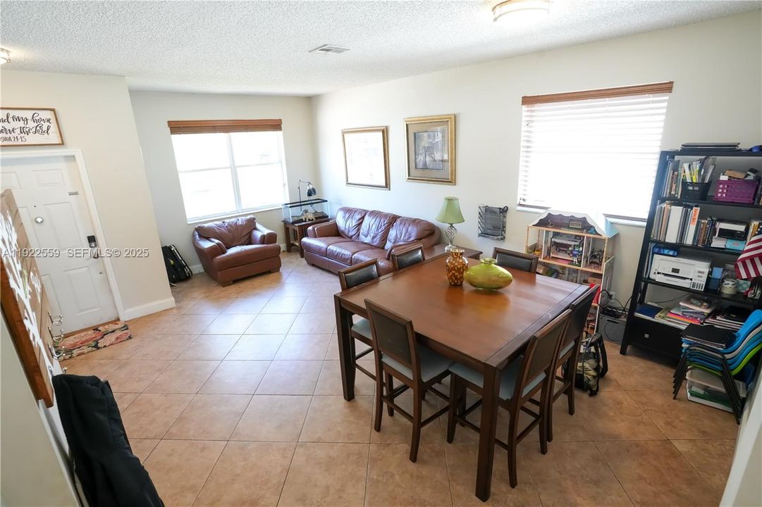 待售: $599,000 (3 贝兹, 2 浴室, 1650 平方英尺)