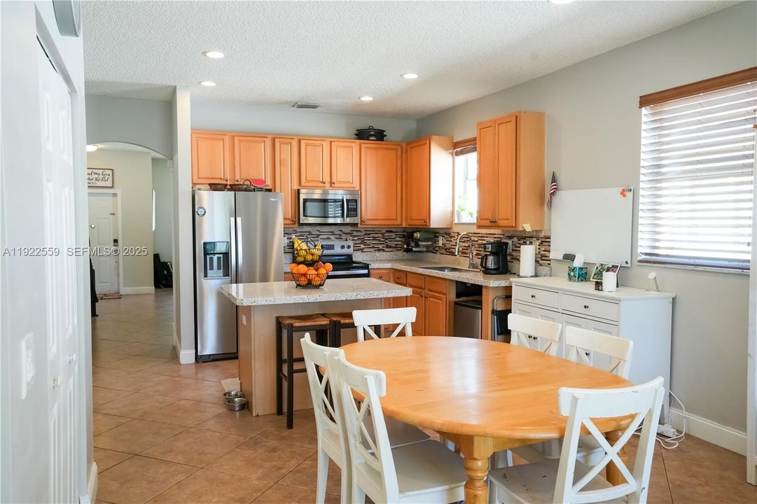 待售: $599,000 (3 贝兹, 2 浴室, 1650 平方英尺)