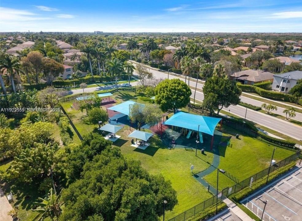 На продажу: $599,000 (3 спален, 2 ванн, 1650 Квадратных фут)