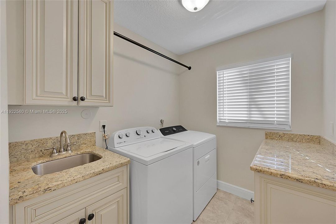 En Renta: $5,795 (5 camas, 3 baños, 2834 Pies cuadrados)