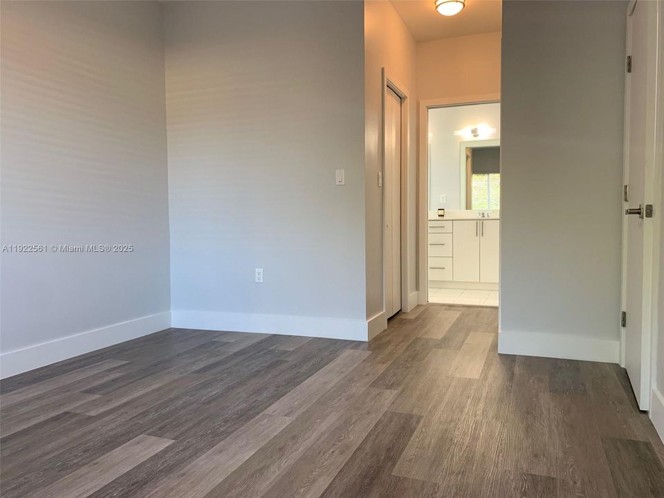 For Rent: $2,800 (3 beds, 2 baths, 1350 Square Feet)