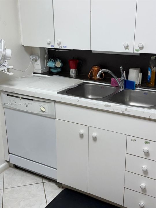 For Sale: $329,000 (2 beds, 2 baths, 1000 Square Feet)