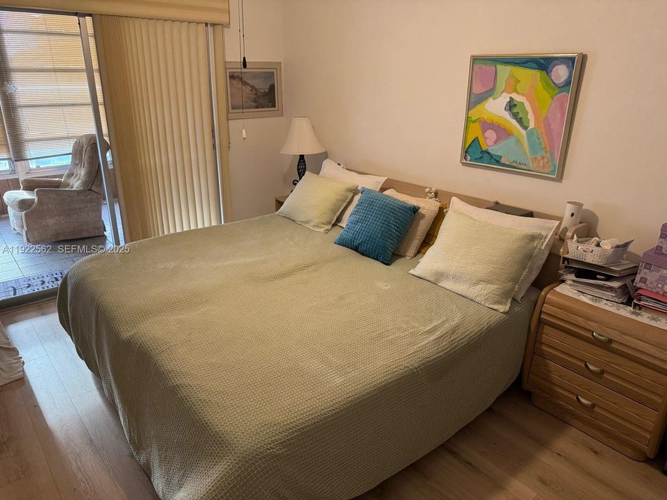 For Sale: $329,000 (2 beds, 2 baths, 1000 Square Feet)