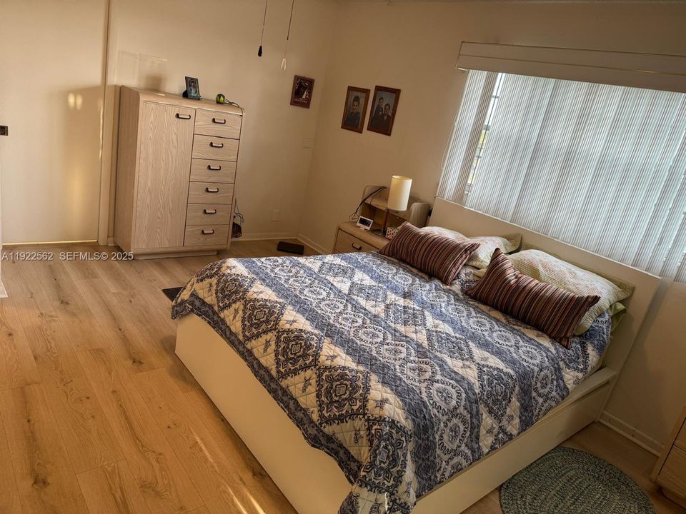 For Sale: $329,000 (2 beds, 2 baths, 1000 Square Feet)