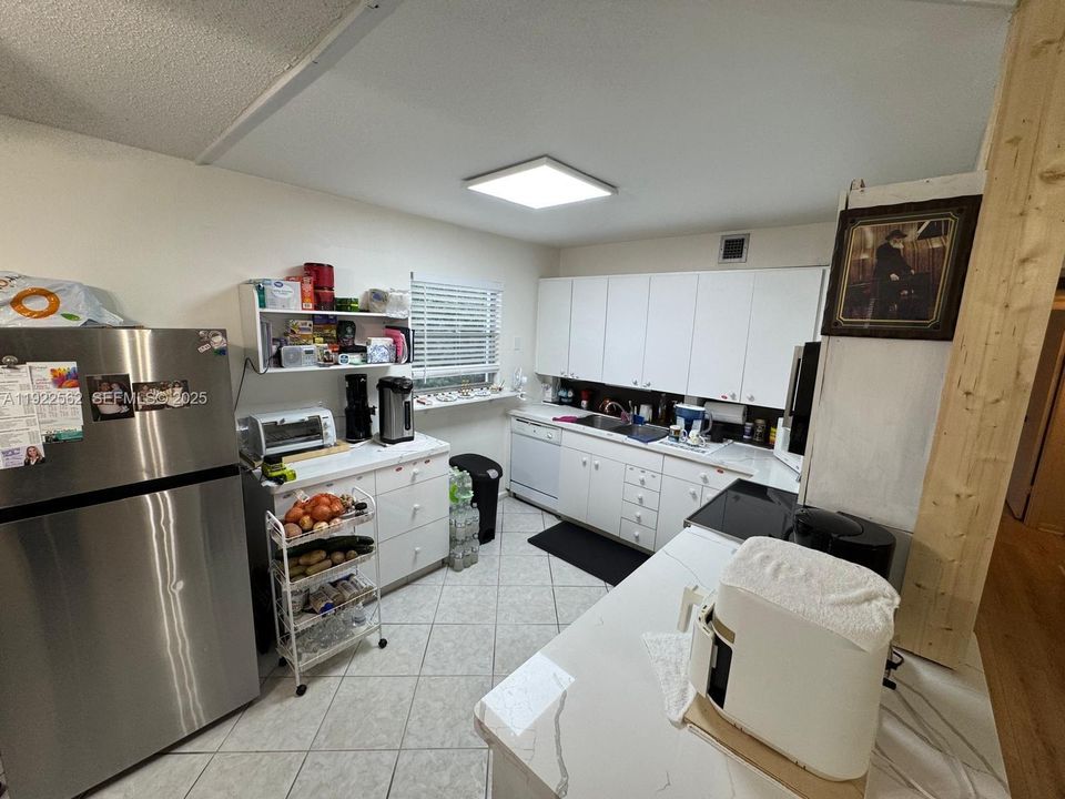 For Sale: $329,000 (2 beds, 2 baths, 1000 Square Feet)