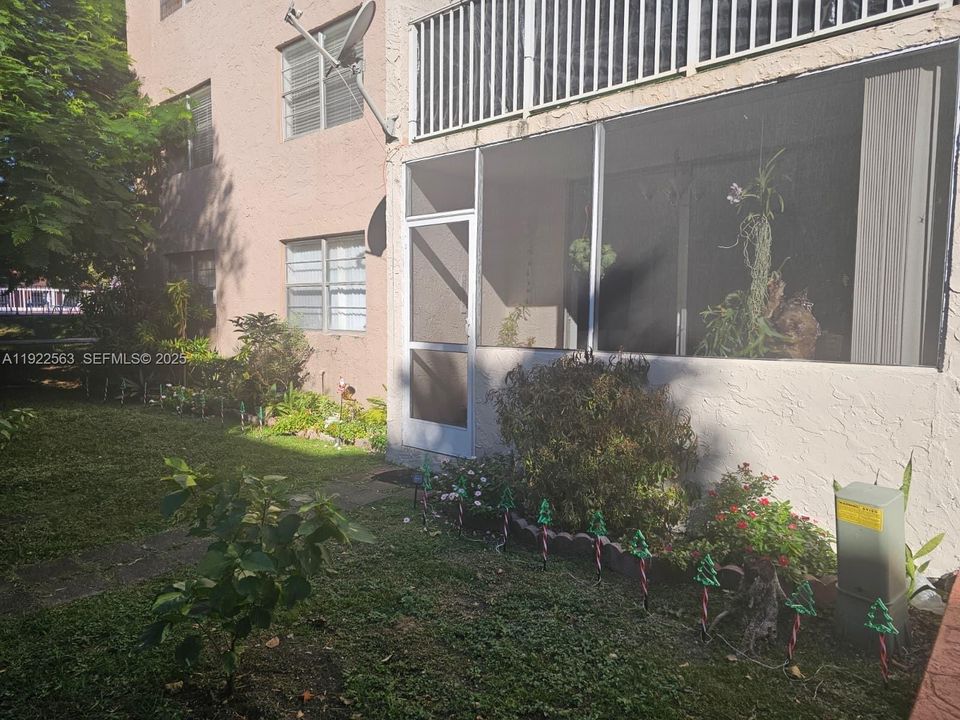 На продажу: $305,000 (2 спален, 2 ванн, 1099 Квадратных фут)