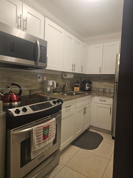 На продажу: $305,000 (2 спален, 2 ванн, 1099 Квадратных фут)