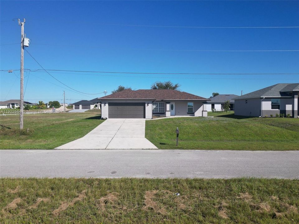 В аренду: $1,900 (3 спален, 2 ванн, 1408 Квадратных фут)