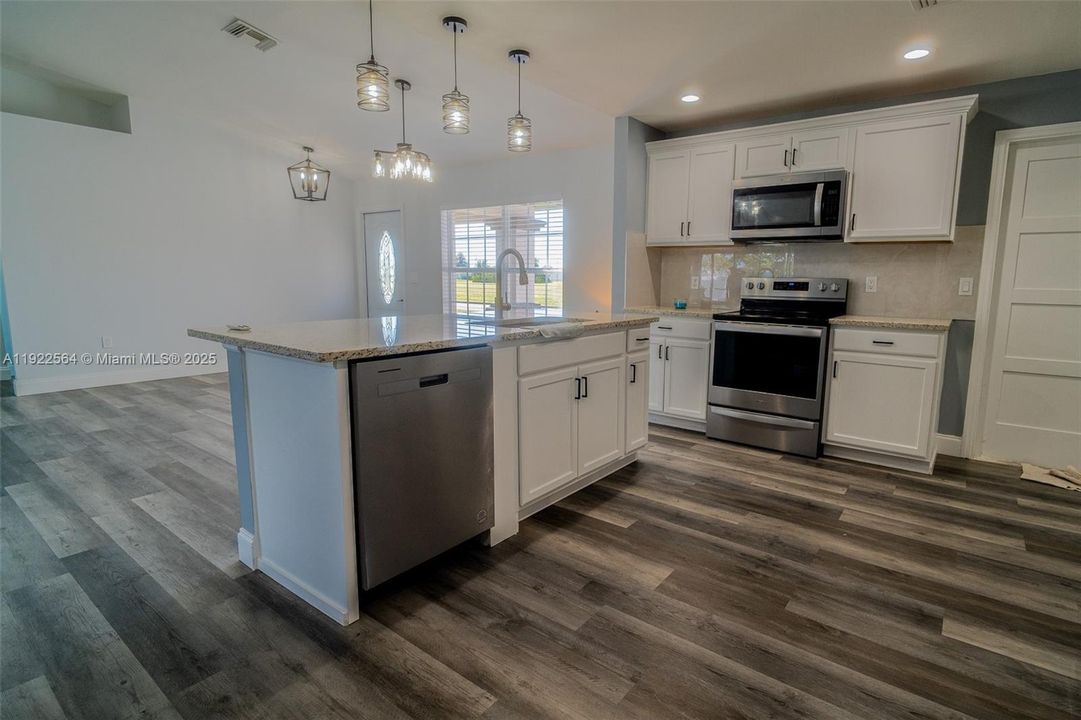 В аренду: $1,900 (3 спален, 2 ванн, 1408 Квадратных фут)