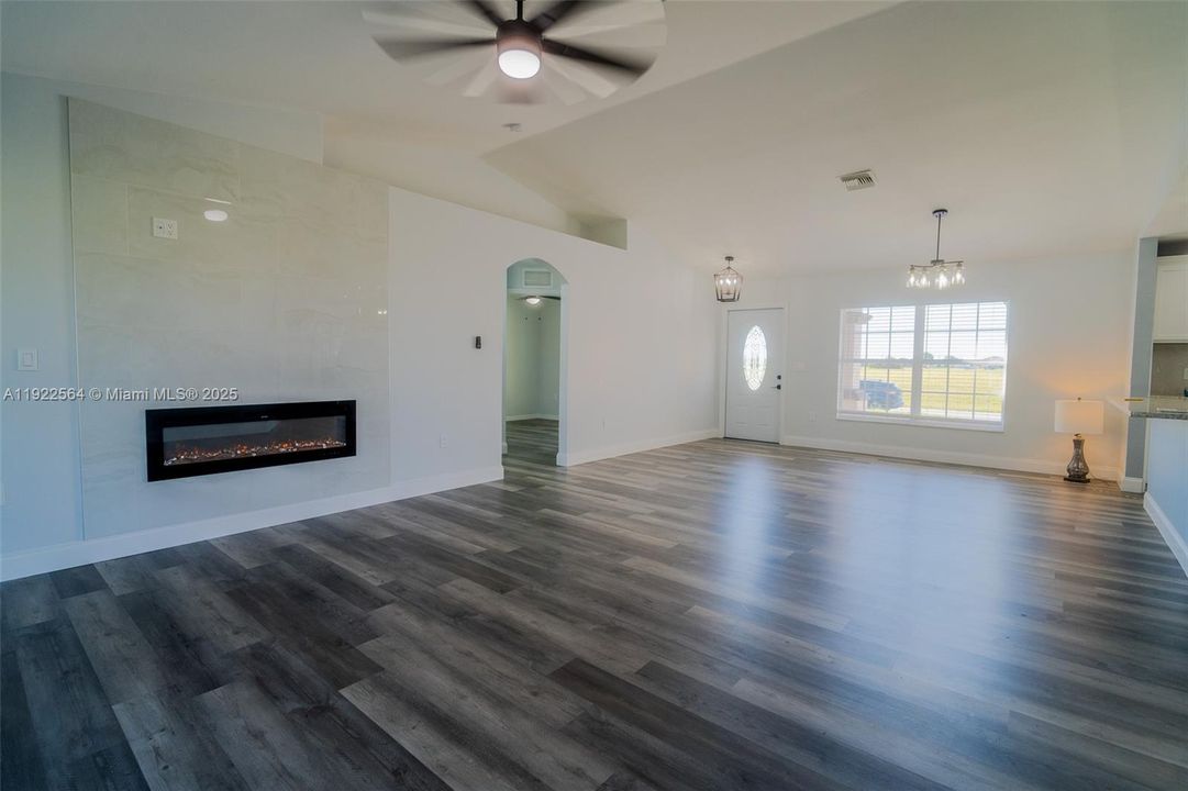 В аренду: $1,900 (3 спален, 2 ванн, 1408 Квадратных фут)