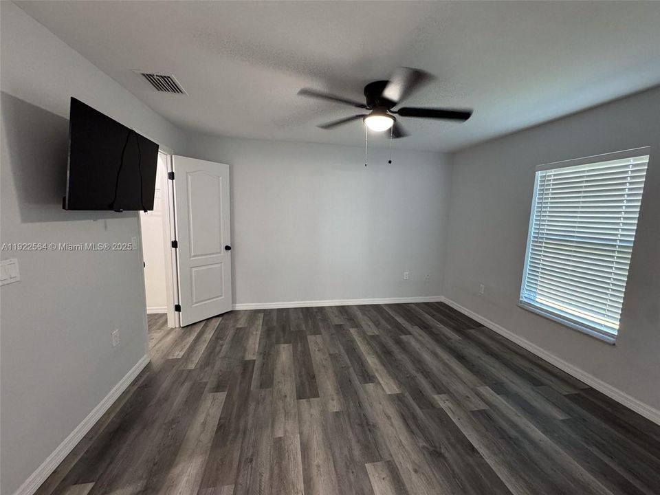 В аренду: $1,900 (3 спален, 2 ванн, 1408 Квадратных фут)